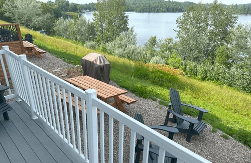 Bouchette Casa | Rental of renovated cottages facing the lake with a magnificent terrace