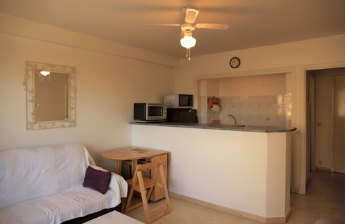 Golfe Juan Apartamento | Alquiler Estudio de 26 m2 en Golf juan a 500 m del puerto y playas de arena.
