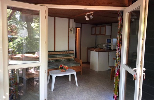 Mimizan Chalet De Esquí | Rentals close to shops with enclosed garden for families or others.