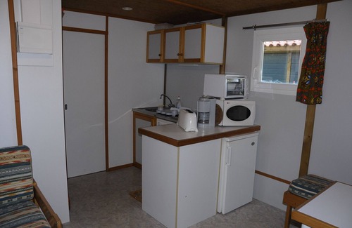 Mimizan Chalet De Esquí | Rentals close to shops with enclosed garden for families or others.