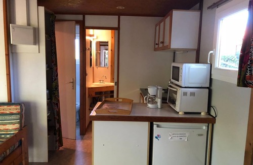 Mimizan Chalet De Esquí | Rentals close to shops with enclosed garden for families or others.