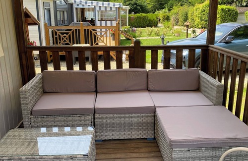 Nibelle Casa | Rented 2-bedroom mobile home Heated indoor pool, tennis court, children's playground, wooded area