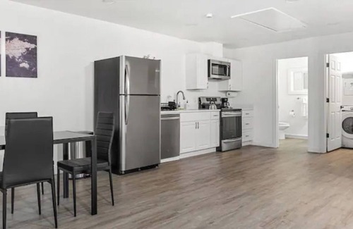 East Renton Highlands Casa | Renton 1 Bed Rambler in Maplewood on 3/4 acre