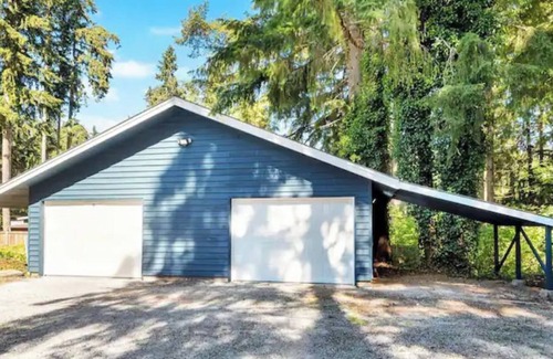 East Renton Highlands Casa | Renton 1 Bed Rambler in Maplewood on 3/4 acre