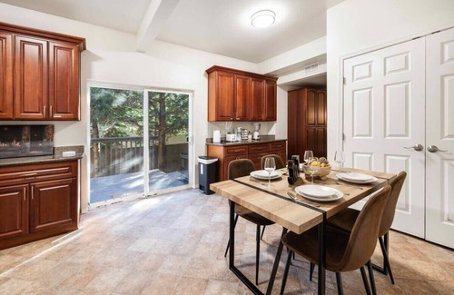 Renton Casa | Renton Luxury & Spacious Daylight Basement|The Landing