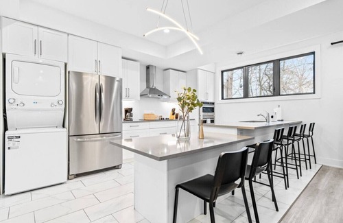 Downtown London Condominio | RentX|Suite Dreams - Downtown/Parking/Wi-Fi/2Bed