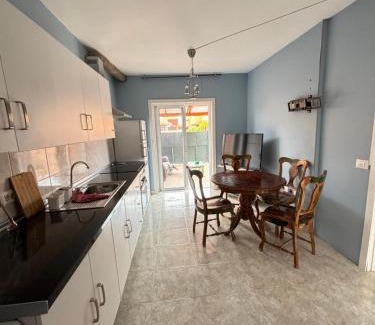 Las Rosas Casa | REOLA Home