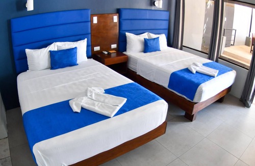 Jacó Hotel | Republik Hotel, Bistro and Disco on Site