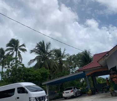 Lubok Buaya Hotel | Rerama Homestay Langkawi 5 minutes driving to Chenang Beach, kitchen, Wifi, parking, village vibes