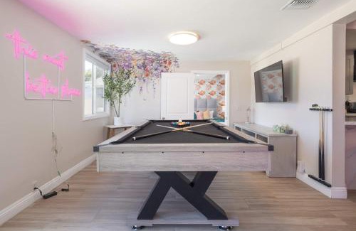 Agua Dulce Villa | Reseda 4BR Pool Villa Hot Tub Arcade & Biliard