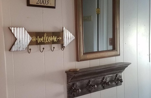 Luray Chalet De Esquí | ¡Lo único que falta es usted! Nueva bañera de hidromasaje. Acceso al río. Aislado.