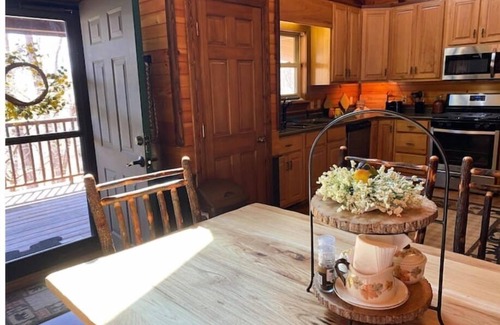 Blue Ridge Cabina | Reserve your Getaway at The Rustic Retreat-3 private acres!