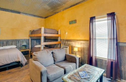 Cayuga Apartamento | Reservoir Access Pet-Friendly Kerens Cabin!