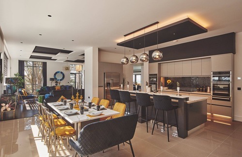 Cheddar Cabaña | Reservoir View - a modern home that sleeps 8 guests in 4 bedrooms