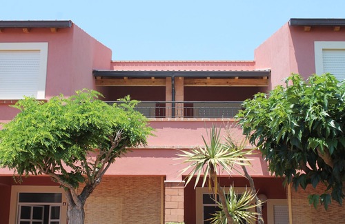 Santa Maria del Focallo Apartamento | Residencial con piscina comunitaria, parking, Wi-Fi a 30 metros de la playa