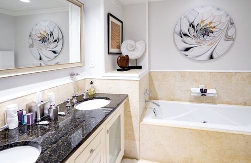 Seven Mile Beach Condominio | Residence 302 2 Bedroom Condo by Redawning
