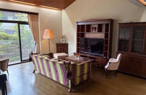 Hachioji Casa | RESIDENCE AKATSUKI 中庭と坪庭で和洋を愉しむ一棟貸し 8名広々238平米 八王子ic近く