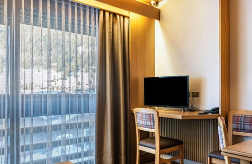 San Giovanni di Fassa Apartamento | "Residence Anda Appartamento 42" with Views of the Dolomite Peaks, Shared Indoor Pool & Jacuzzi