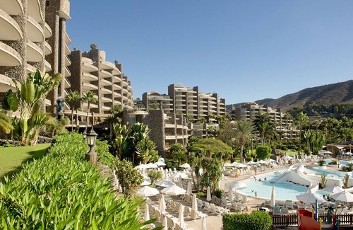 Balito Apartamento | Residence Anfi Beach Club, sky, gardens, sea, pools, beach, everything.