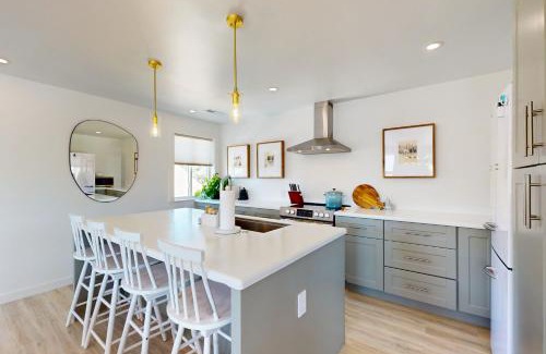 Historic Livingston Apartamento | Residence at Roam Rental