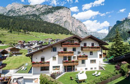 Selva di Val Gardena Apartamento | Residence Cesa Rives