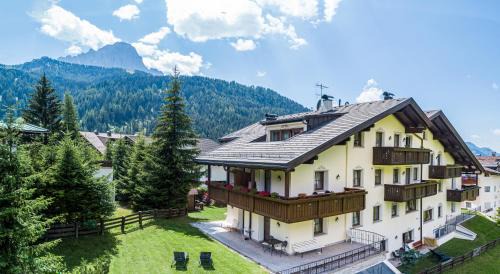 Selva di Val Gardena Apartamento | Residence Cesa Rives
