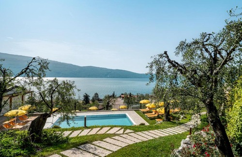 Gargnano Apartamento | Residence Dany appartamenti con cucina vista lago piscina e parcheggio