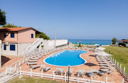 Marina di Zambrone Apartamento | Residence Emmesse townhouses by the sea (Coast of the Gods)