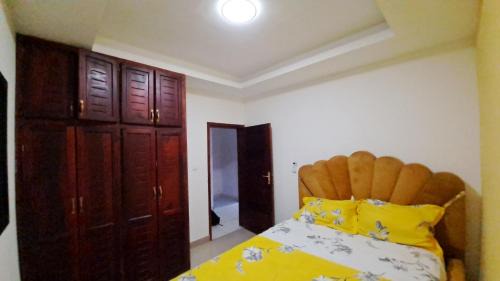 Douala Apartamento | Residence GermanoTech Logbessou appartement meublé 2ch,1salon eau chaude,Wifi,parking,virgile,menagere,canalsat