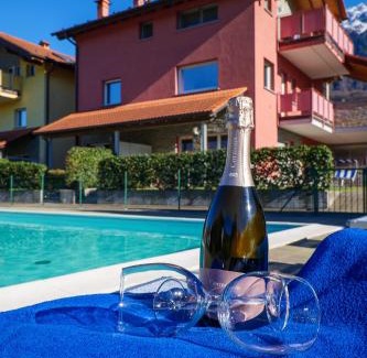 Colico Piano Apartamento | Residence Girasole Casa Rossa B