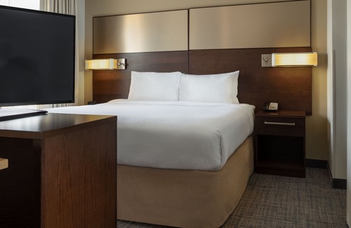 I-435 West KC-KS Hotel | Residence Inn by Marriott Kansas City at The Legends