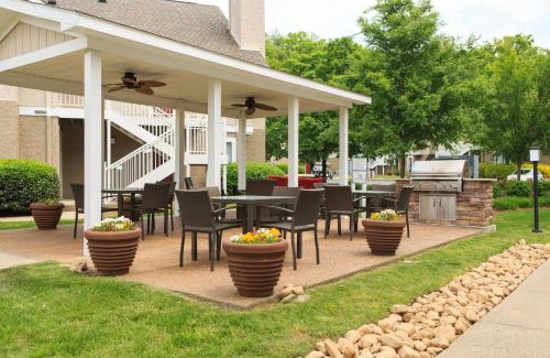 Merry Oaks Hotel | Residence Inn by Marriott Nashville Airport