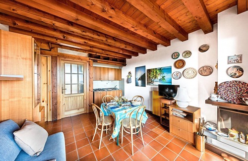 Moniga del Garda Apartamento | Residence Moniga Porto 1 08 Apartment by Wonderful Italy