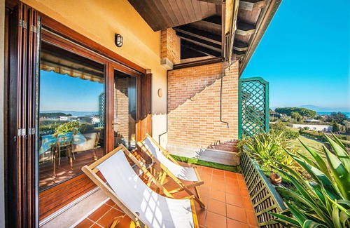 Moniga del Garda Apartamento | Residence Moniga Porto 1 08 Apartment by Wonderful Italy