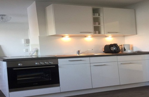 Ploen Apartamento | Residencia en Lake Trammer, hermosa terraza en la propiedad del lago 🎣🚣