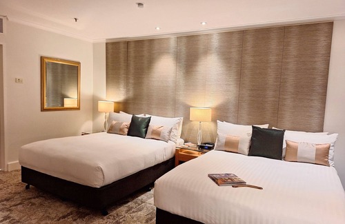 East Perth Hotel | Residence on Langley Park