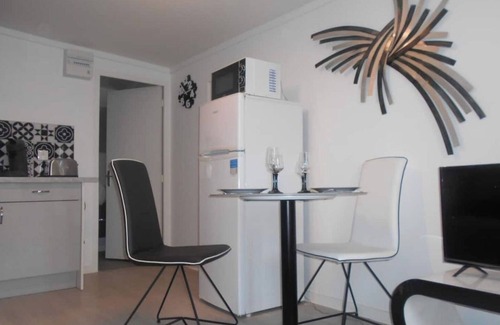 Chateauroux Apartamento | Residence Valissou - Black and white apartment decoration