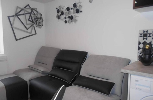 Chateauroux Apartamento | Residence Valissou - Black and white apartment decoration