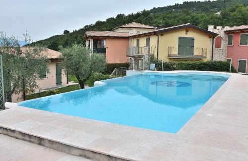 Albisano Apartamento | Residenza alle Torri With Pool