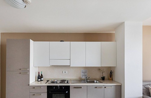 Desenzano del Garda Apartamento | Residenza Miralago With Pool - Two-bedroom With Terrace