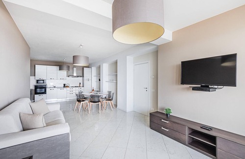 Desenzano del Garda Apartamento | Residenza Miralago With Pool - Two-bedroom With Terrace