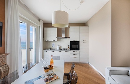 Desenzano del Garda Apartamento | Residenza Miralago With Pool - Two-bedroom Apartment With Lake View