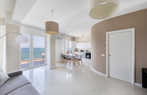 Desenzano del Garda Apartamento | Residenza Miralago With Pool - Two-bedroom Apartment With Lake View