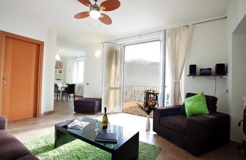Santa Maria - Rezzonico Apartamento | Residenza Romina sleeps 8 with pool- by Italian Apartments