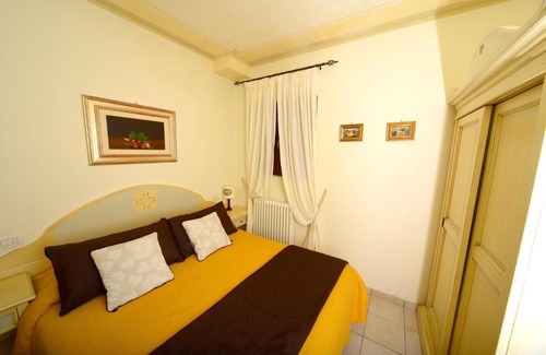 Lidarno Cama Y Desayuno | Residenze L'Uncinaia Holiday House
