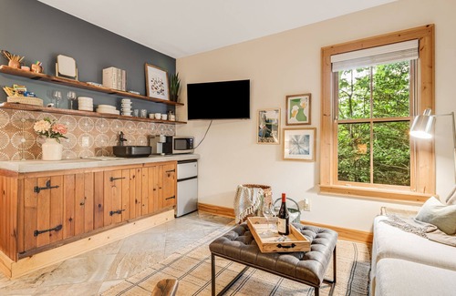 Saluda Cabaña | Resilience Road Cottage: Walk to Downtown Saluda, Close to Hiking & Activities!