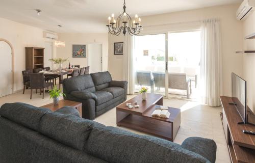 Tala Villa | Resitour - Perneri Four Bedroom Villa