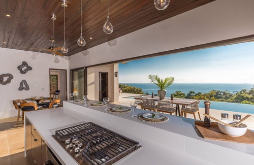 Uvita Villa | RESOL: Vila de luxo isolada com vista para o mar na selva