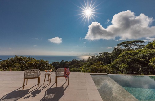 Uvita Villa | RESOL: Vila de luxo isolada com vista para o mar na selva