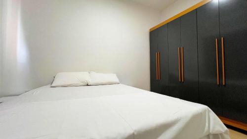 Aruanda Apartamento | Resort Aruana com 2qts, ar, piscina e muito verde